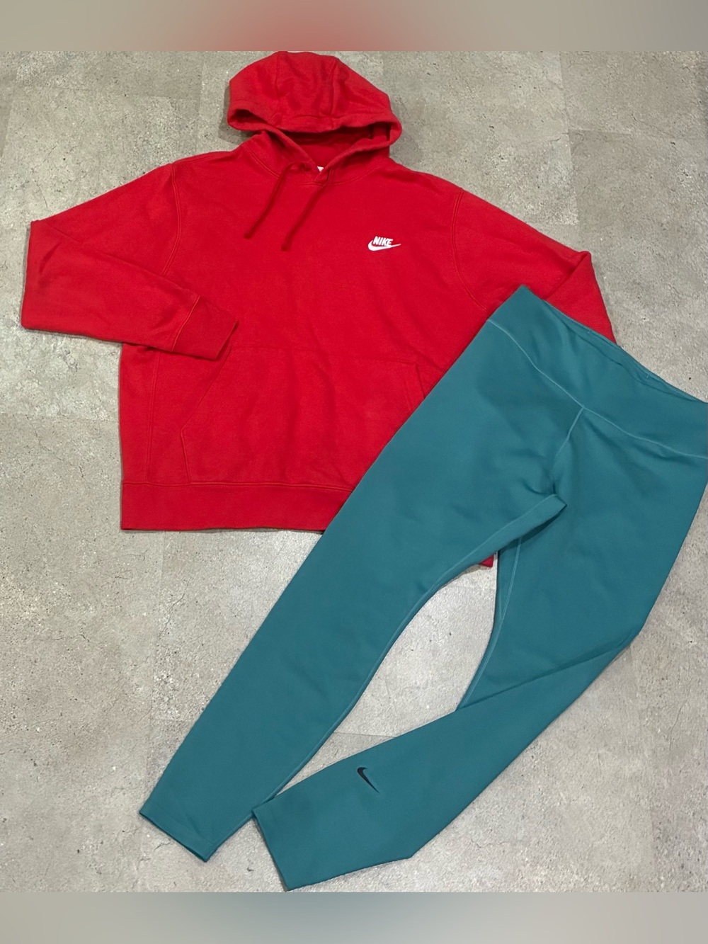Women’s NIKE Hoodie Sweatshirt & Leggings, sz Large